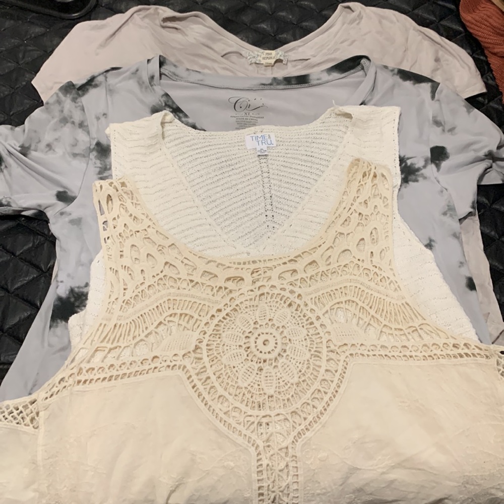 Lot of 4 tops short sleeve and sleeveless